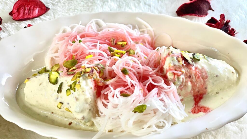 Top 10 Street Food Near Me in Delhi You Can't Miss 9 Giani di Hatti’s special Rabdi Faluda