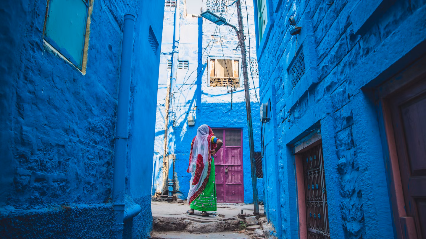 Scenic collage of famous attractions in India including the river ganga in Varanasi, Jaipur’s Hawa Mahal, Kerala backwaters, and Ladakh mountains.